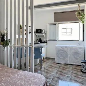 Privadas Cerca De La Playa Y Aeropuerto En Casa Compartida Con Otros Huespedes , Playa Honda (Lanzarote) Espagne